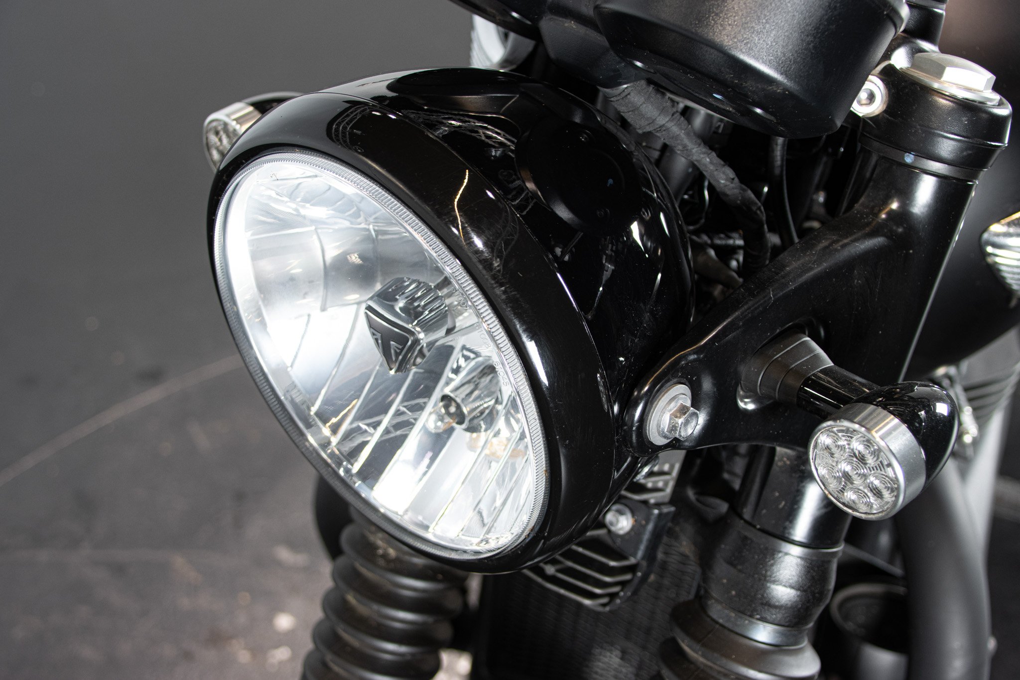 Triumph BONNEVILLE T100 BLACK 