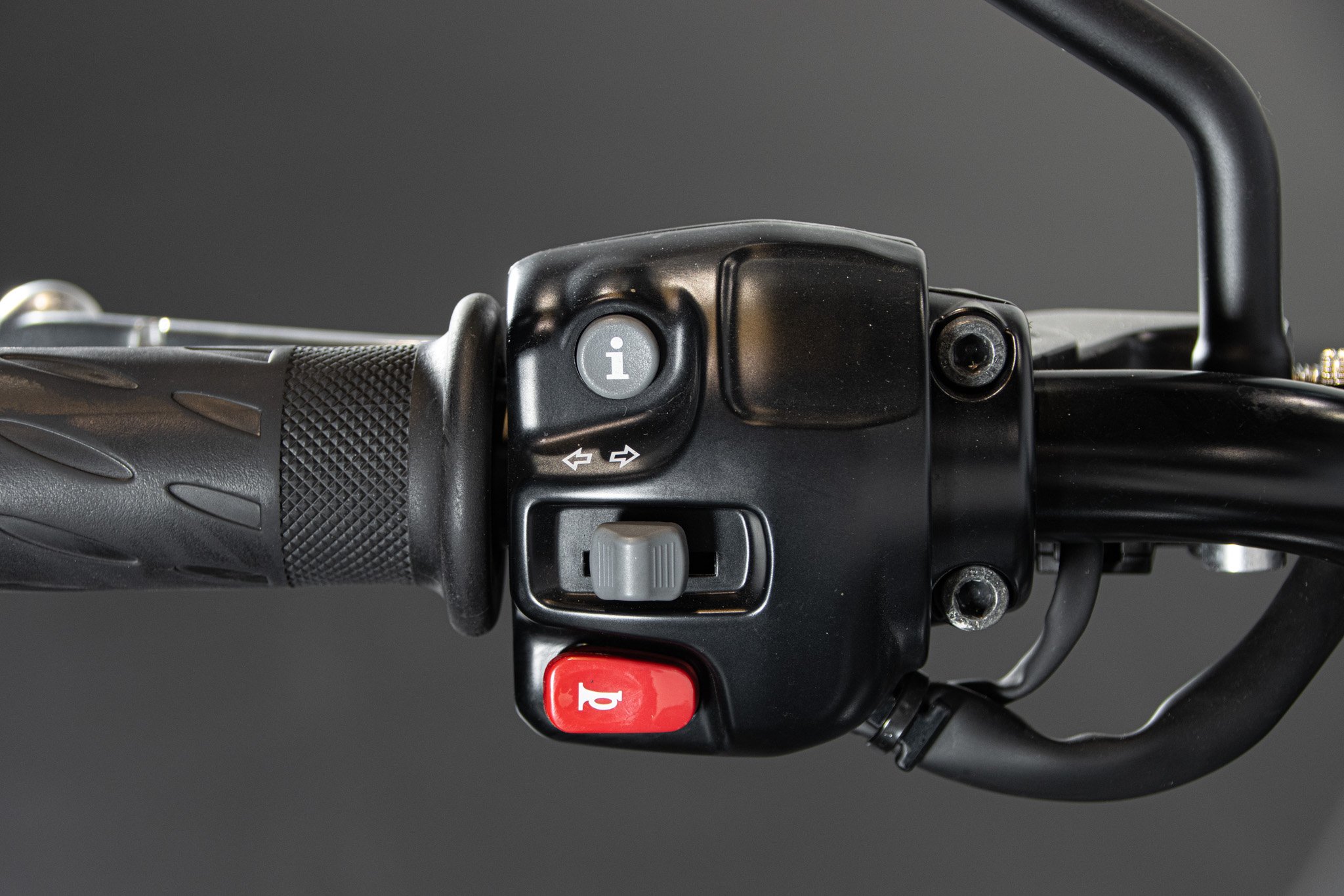 Triumph BONNEVILLE T100 BLACK 
