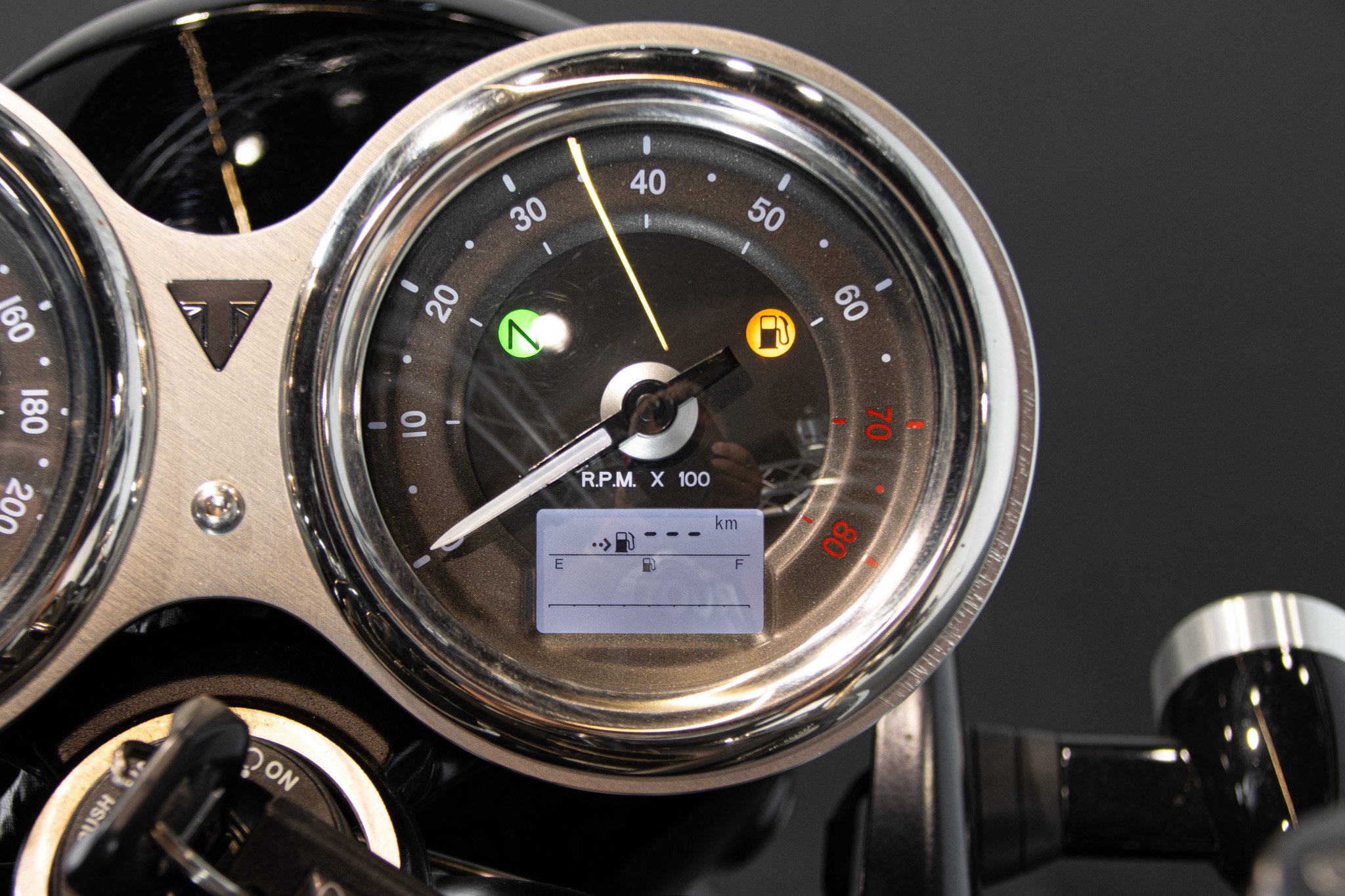 Triumph BONNEVILLE T100 BLACK 