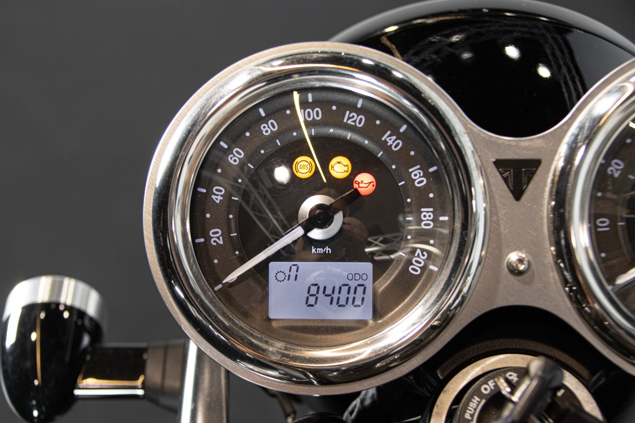 Triumph BONNEVILLE T100 BLACK 