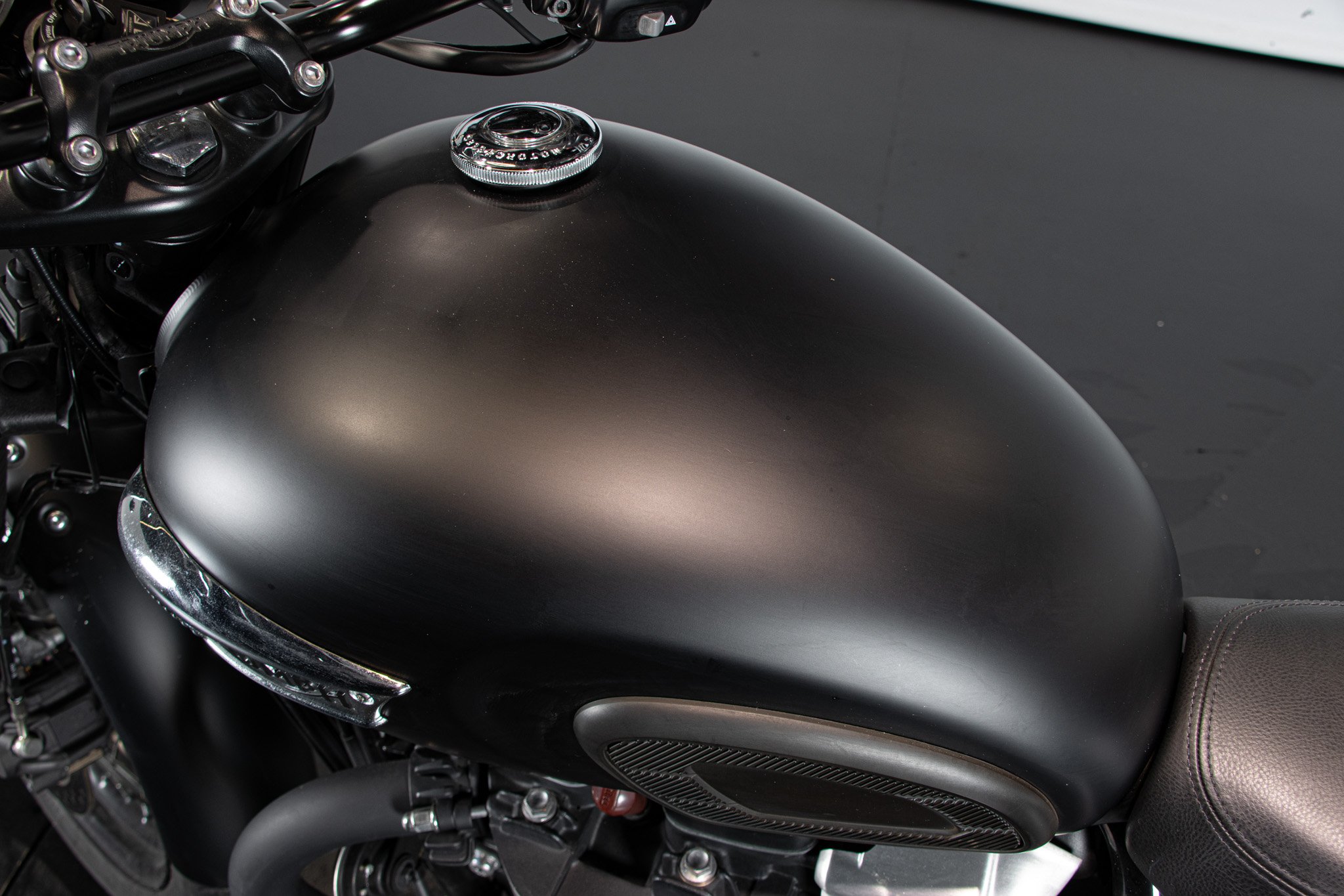 Triumph BONNEVILLE T100 BLACK 