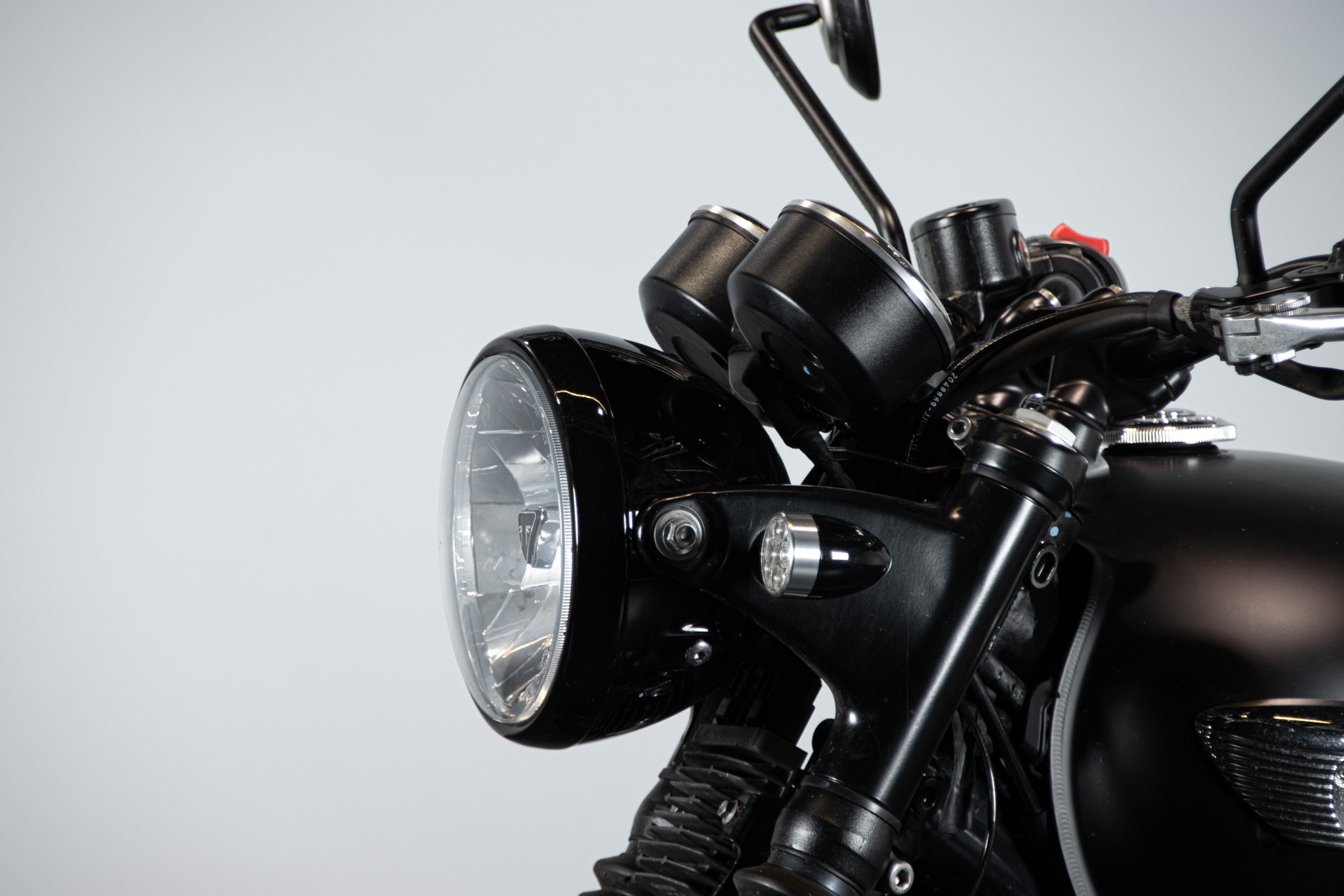 Triumph BONNEVILLE T100 BLACK 