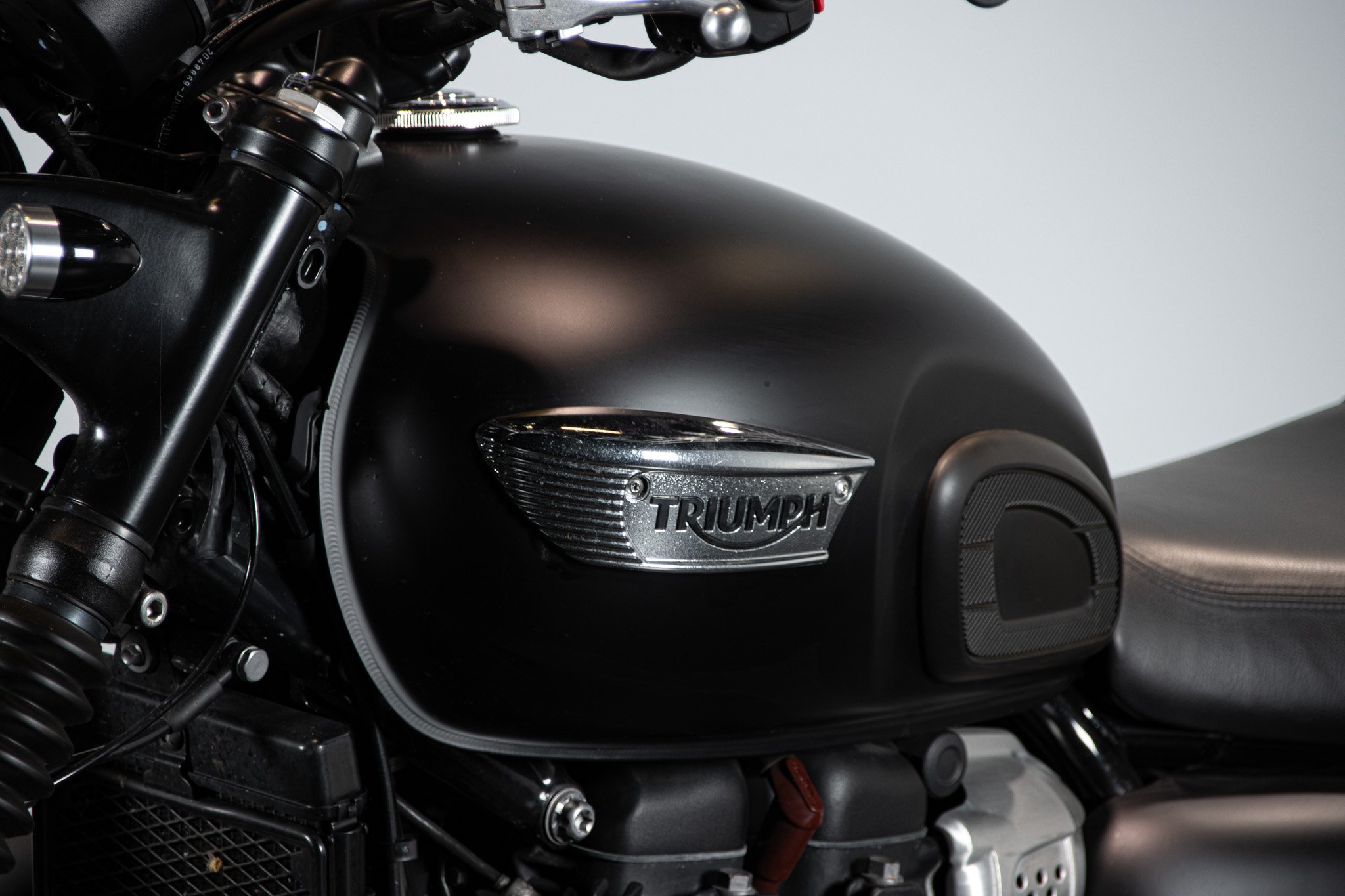 Triumph BONNEVILLE T100 BLACK 