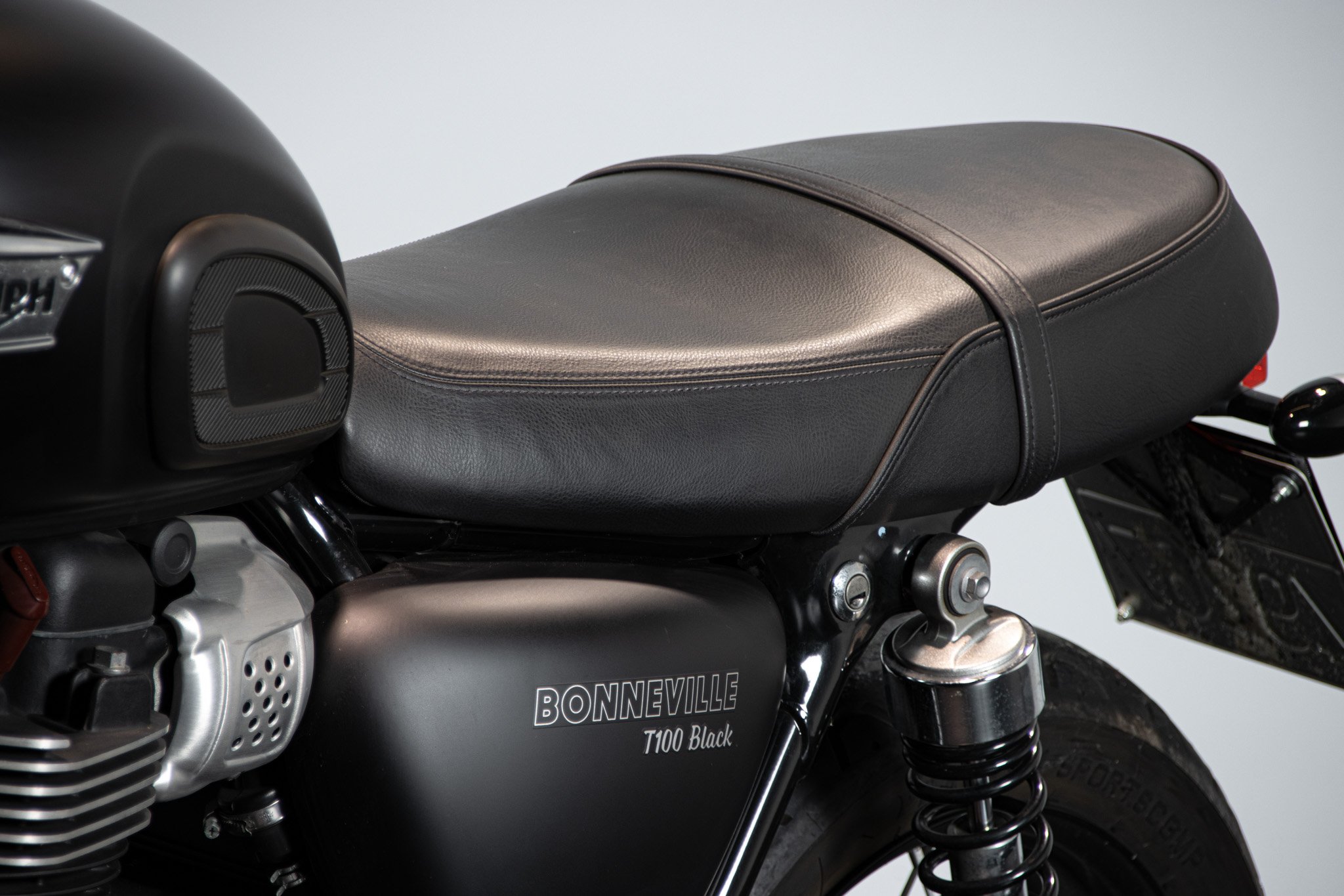 Triumph BONNEVILLE T100 BLACK 