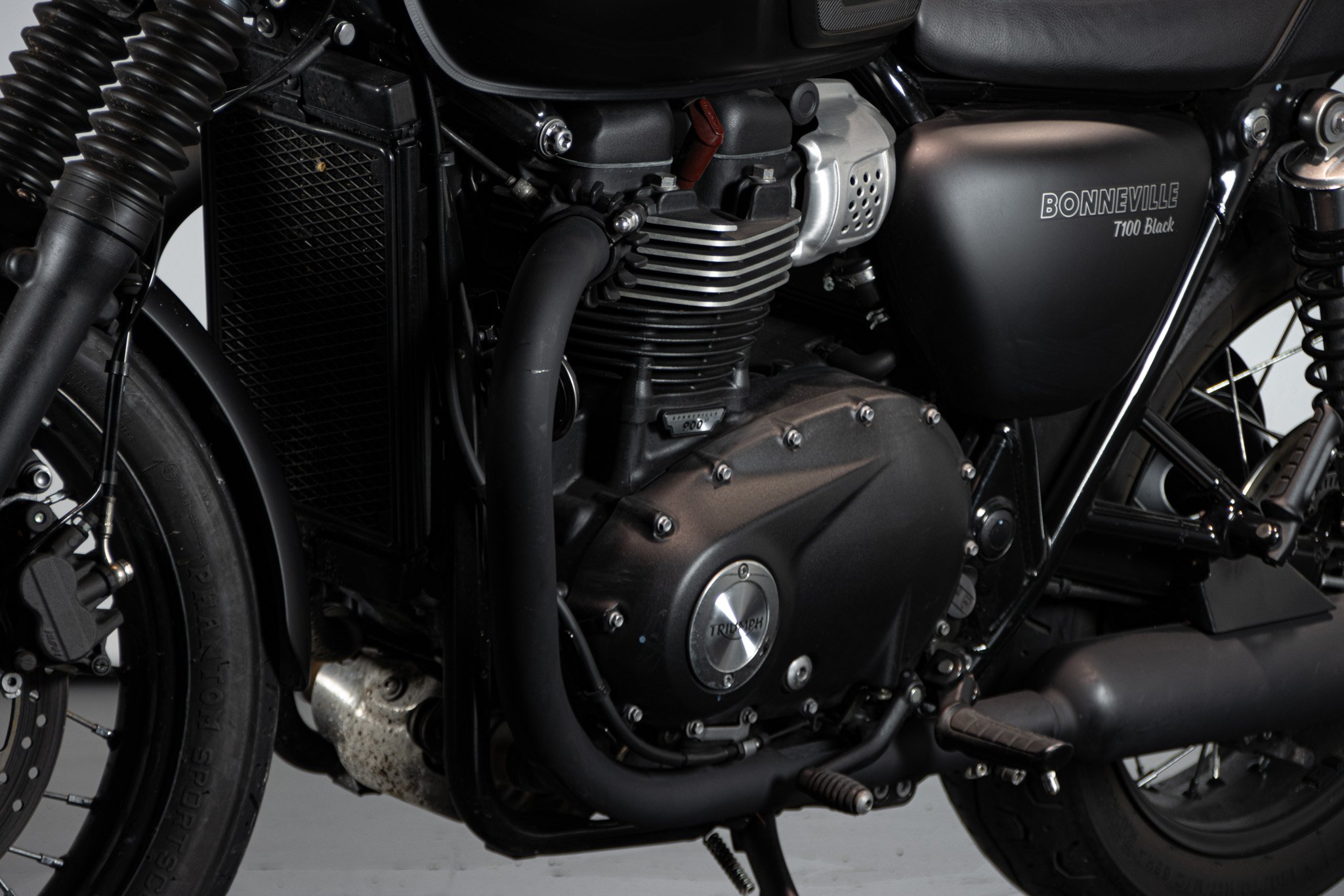 Triumph BONNEVILLE T100 BLACK 