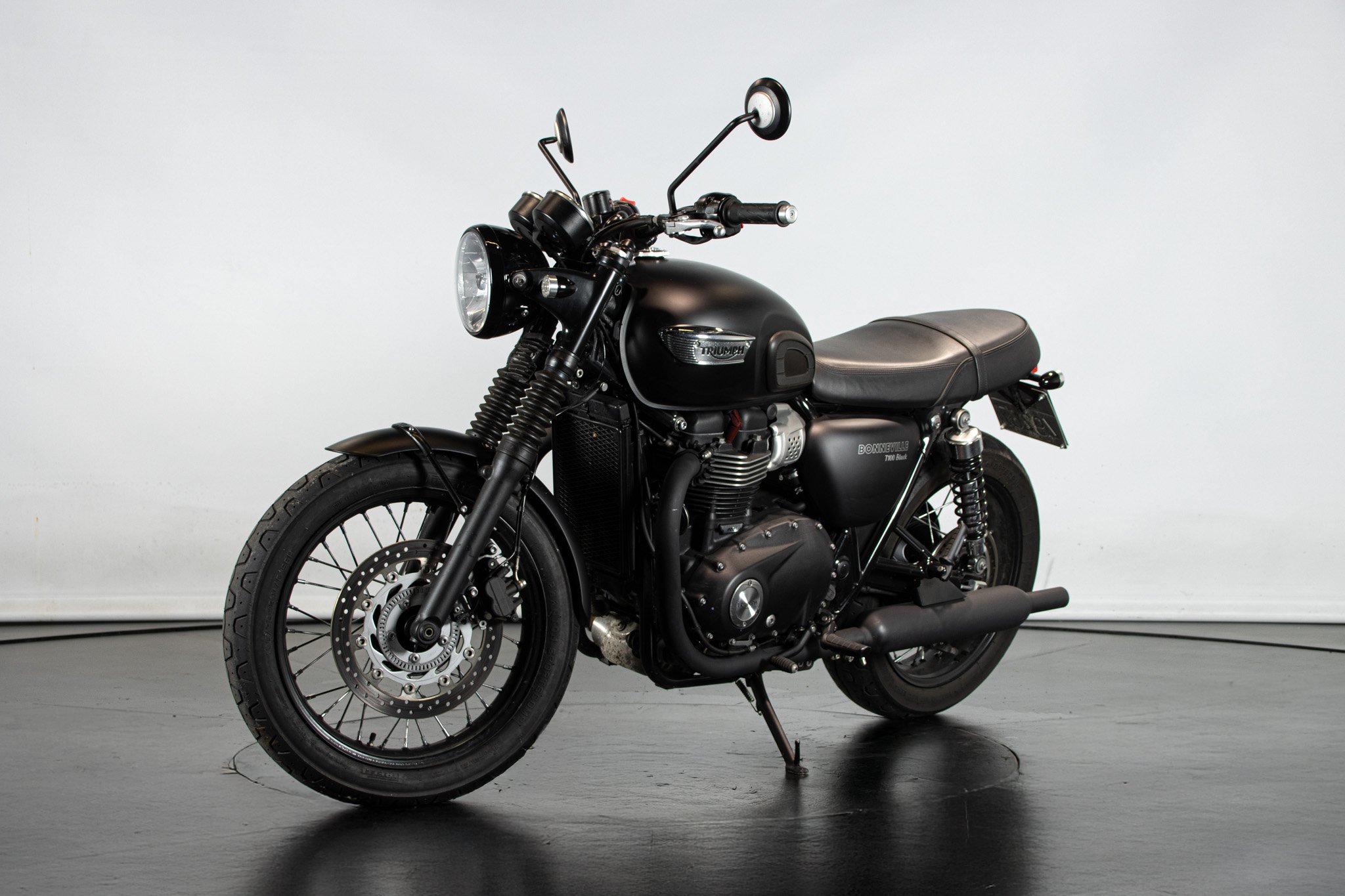 Triumph BONNEVILLE T100 BLACK 