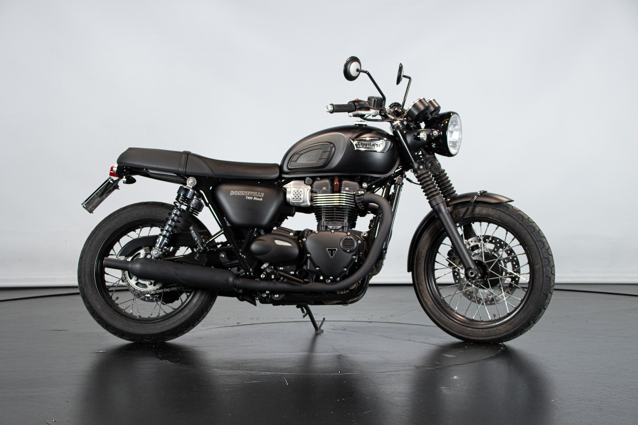 Triumph BONNEVILLE T100 BLACK 