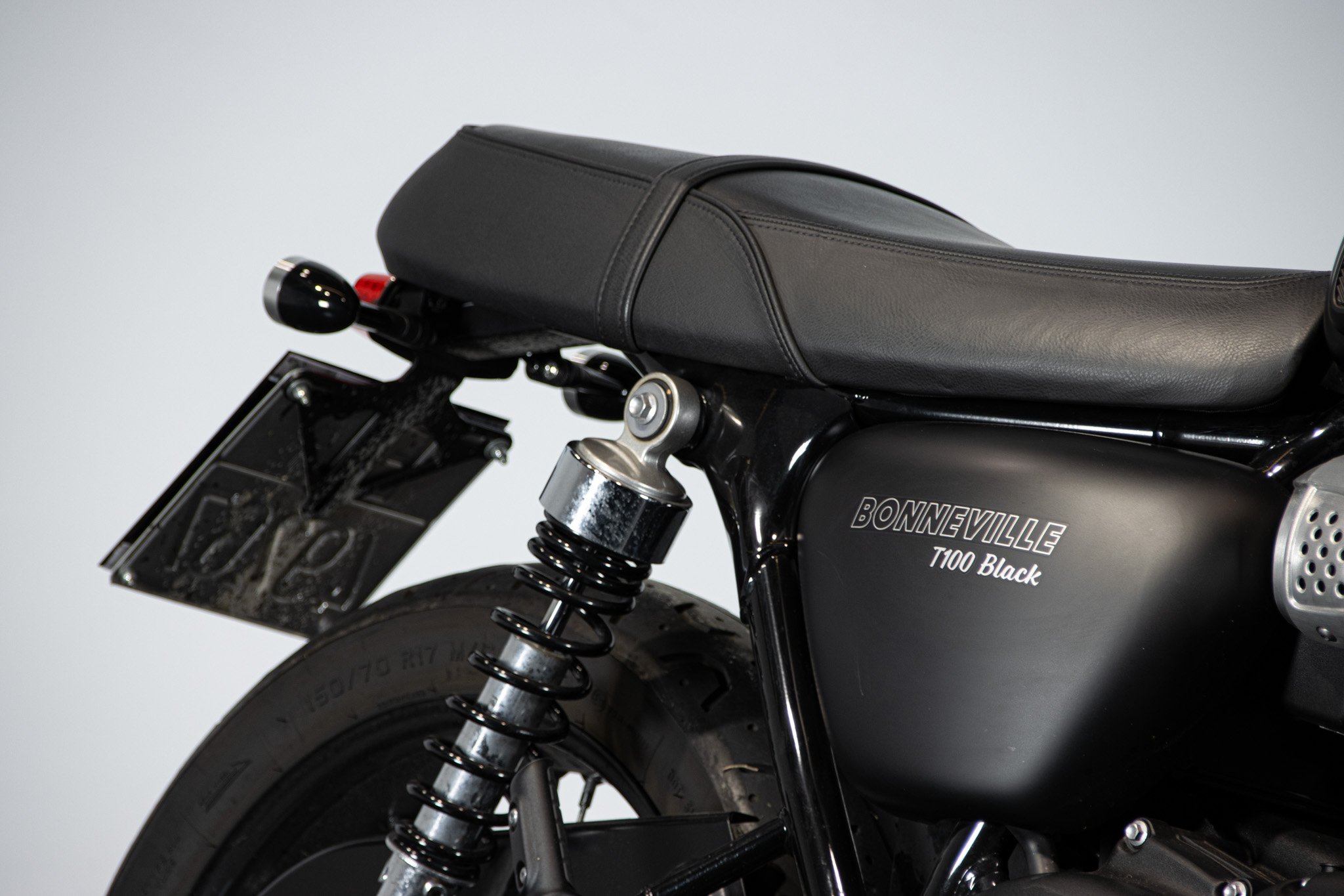 Triumph BONNEVILLE T100 BLACK 