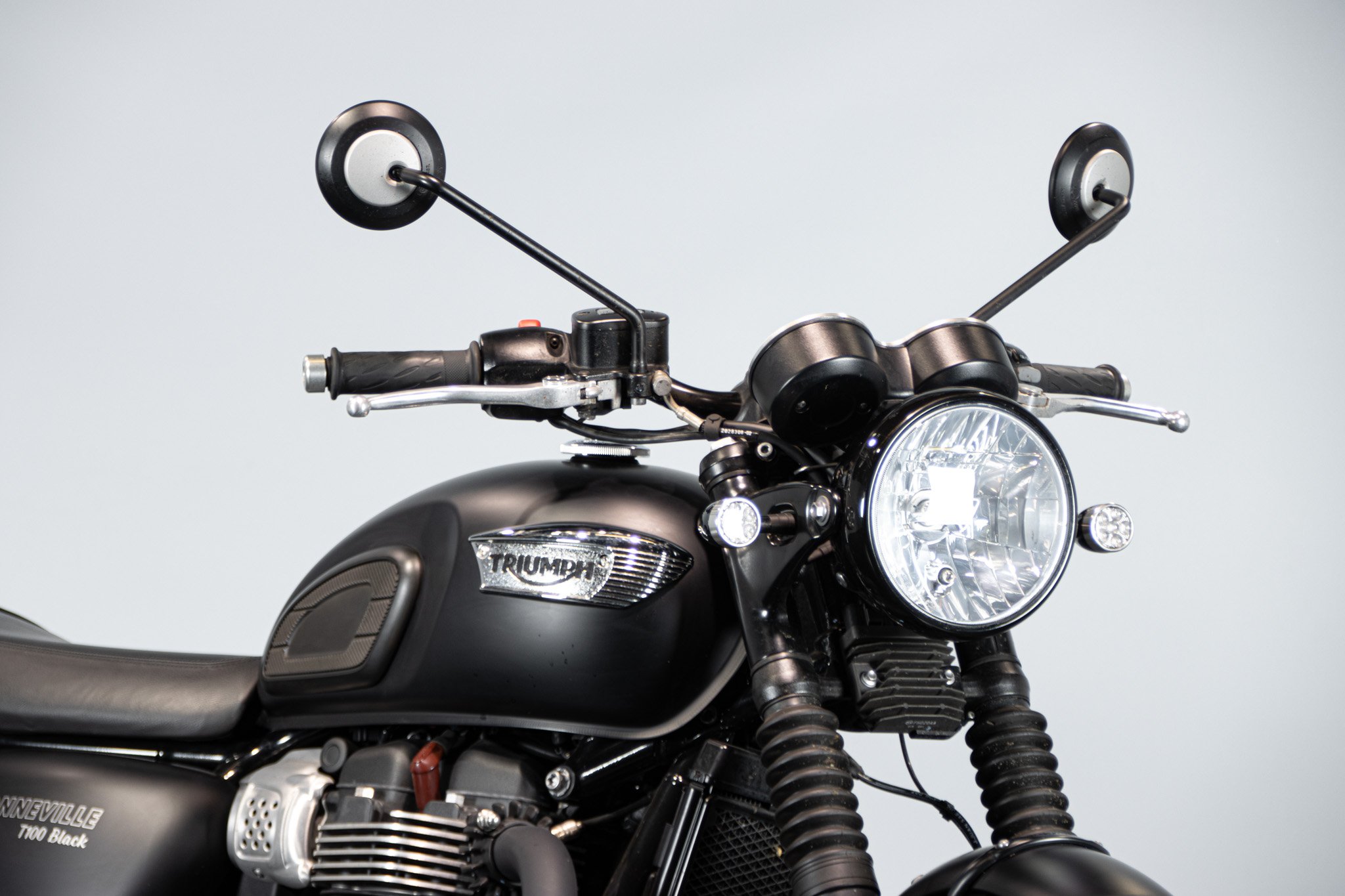 Triumph BONNEVILLE T100 BLACK 
