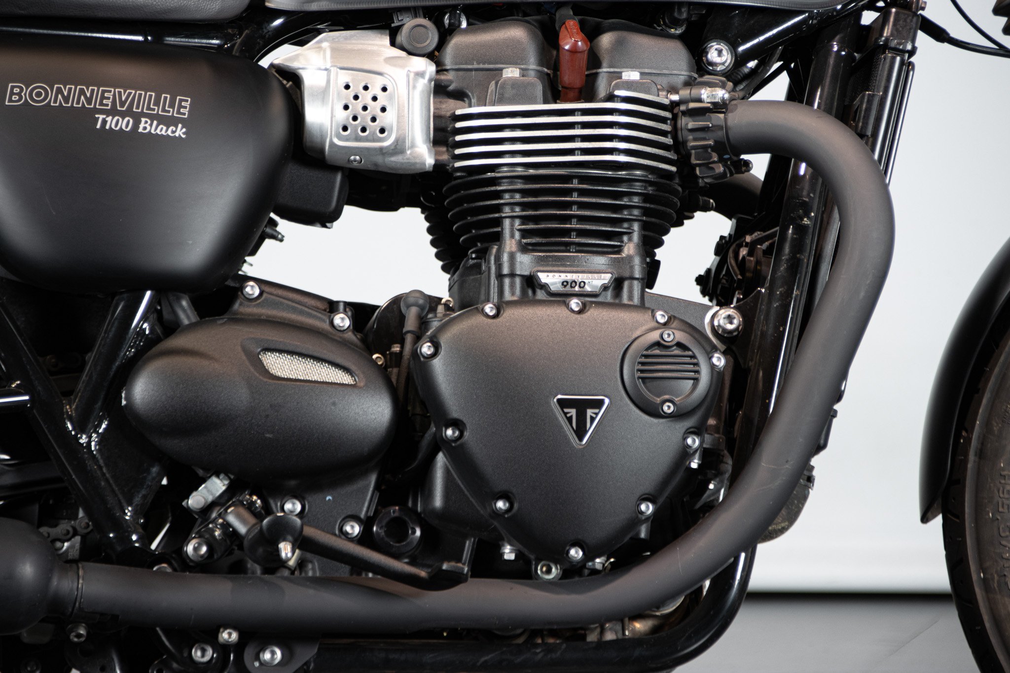 Triumph BONNEVILLE T100 BLACK 