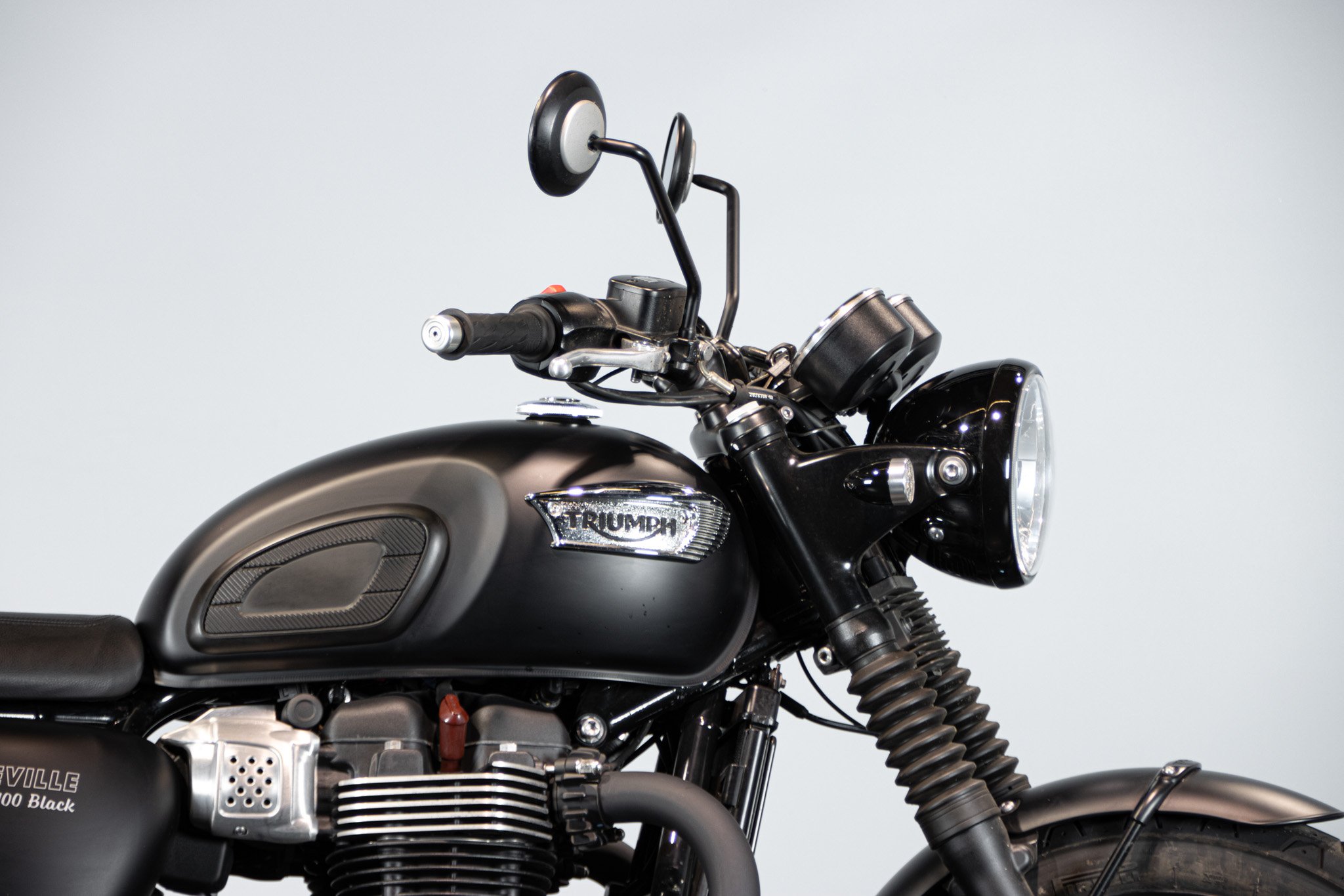 Triumph BONNEVILLE T100 BLACK 