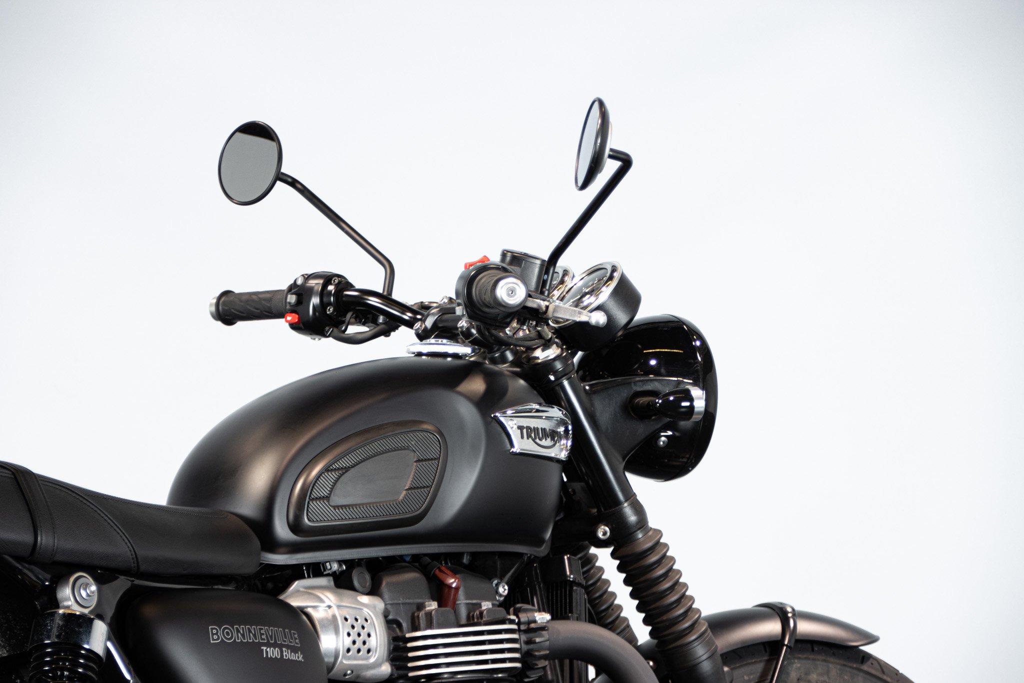Triumph BONNEVILLE T100 BLACK 