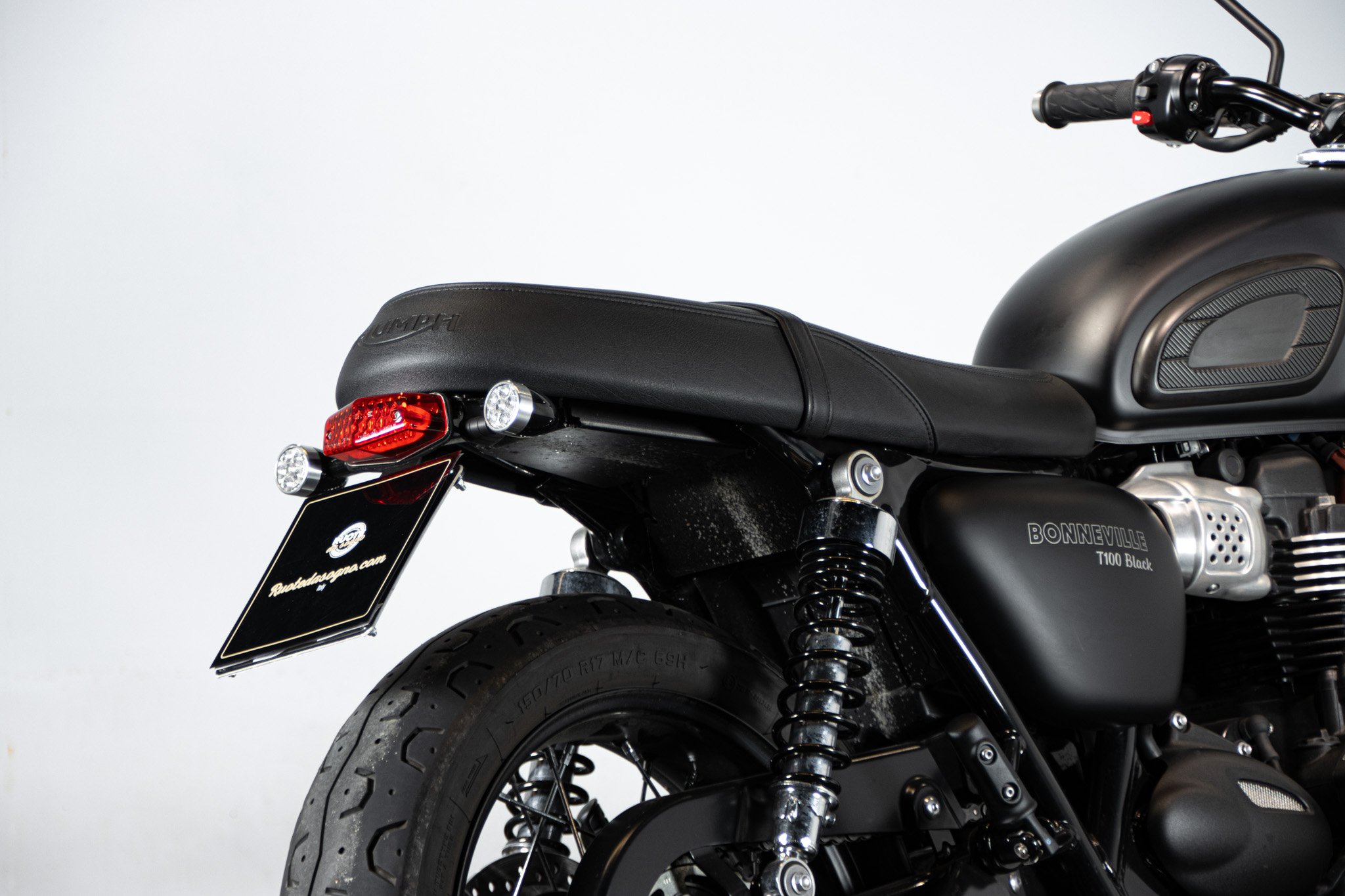 Triumph BONNEVILLE T100 BLACK 
