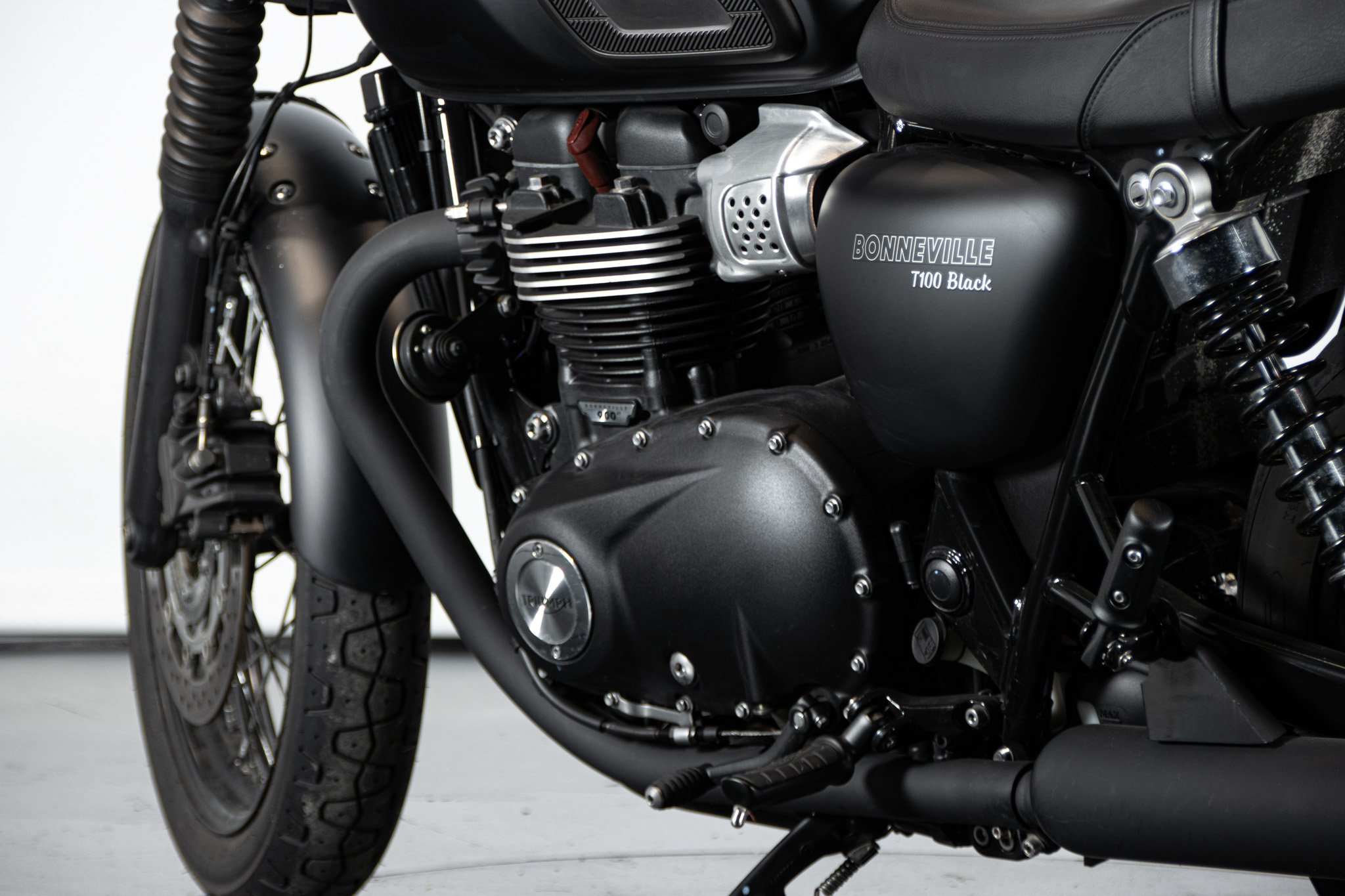 Triumph BONNEVILLE T100 BLACK 