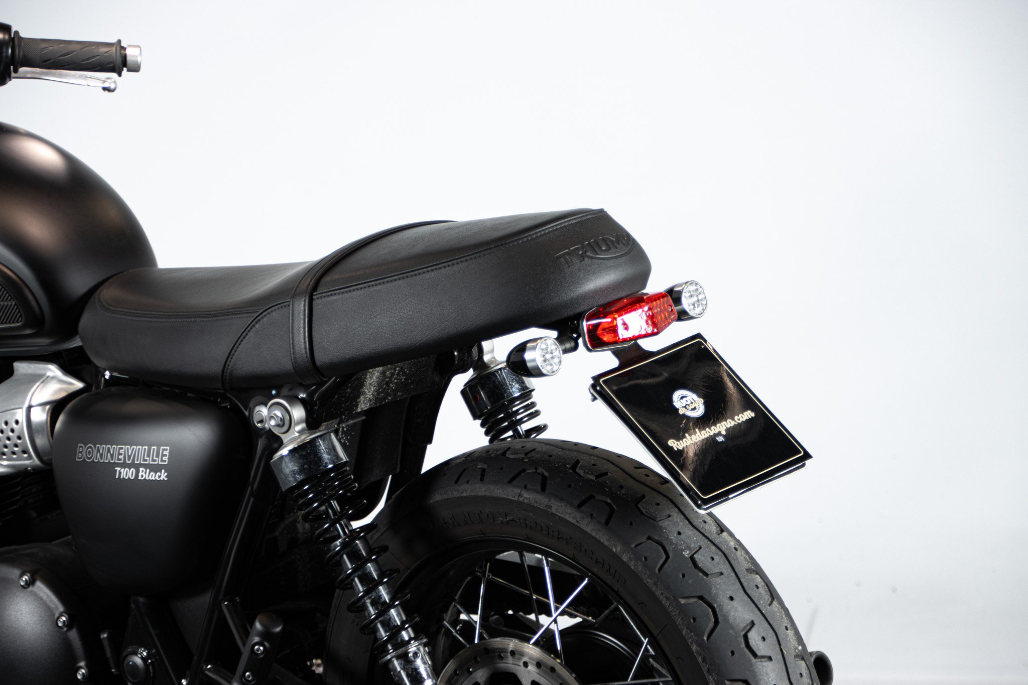 Triumph BONNEVILLE T100 BLACK 