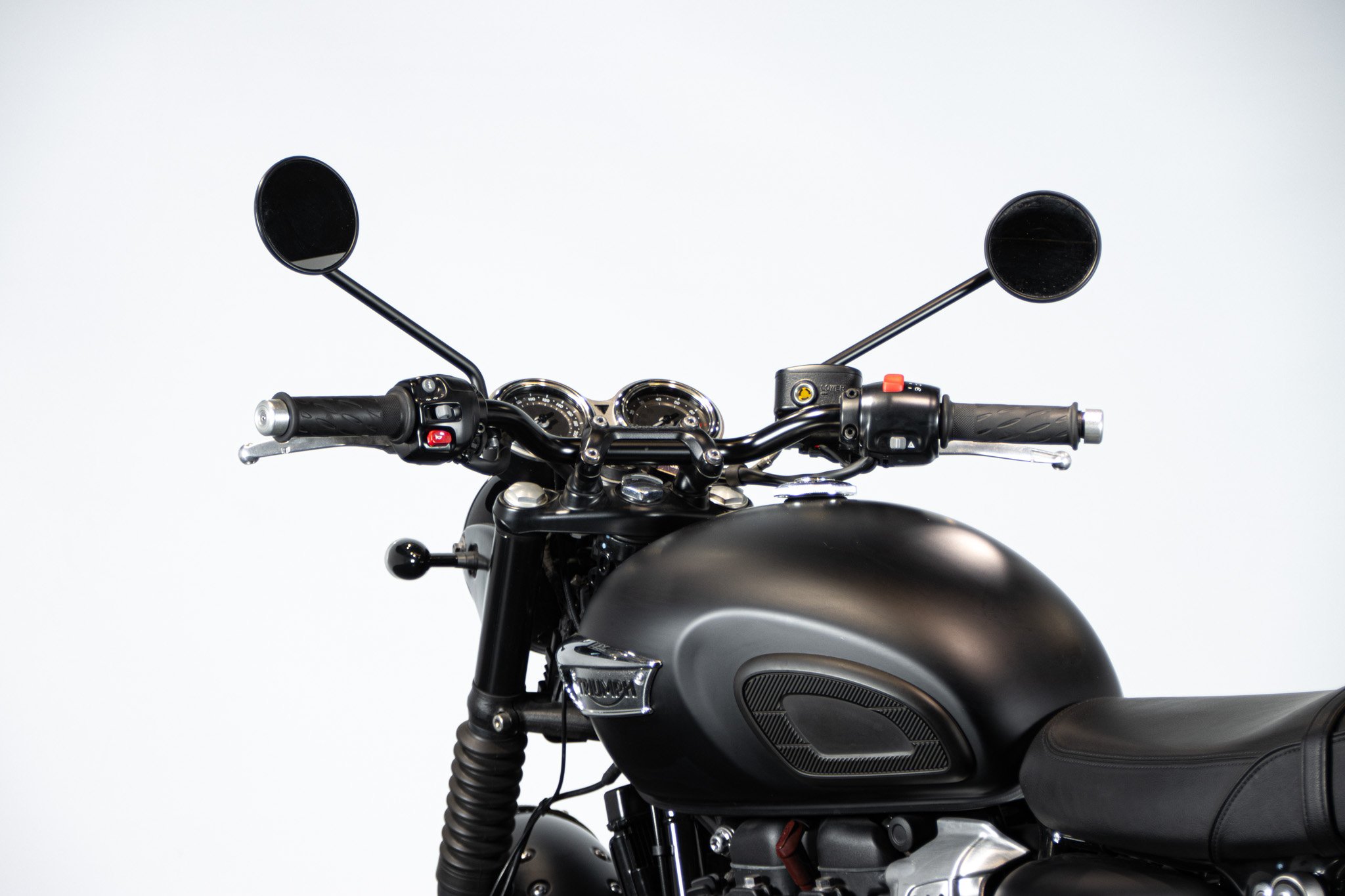 Triumph BONNEVILLE T100 BLACK 