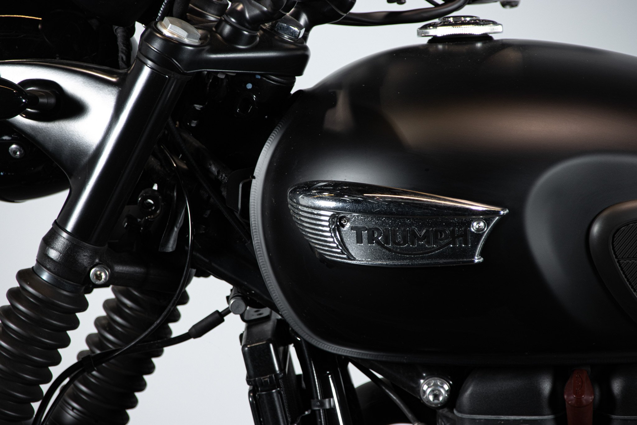 Triumph BONNEVILLE T100 BLACK 