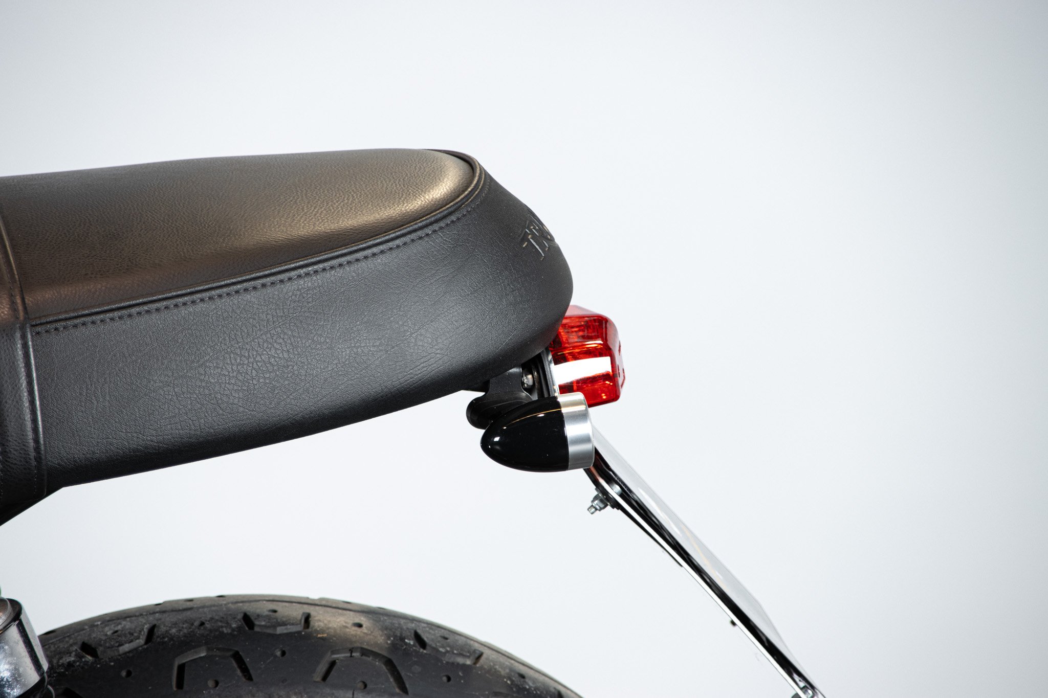 Triumph BONNEVILLE T100 BLACK 