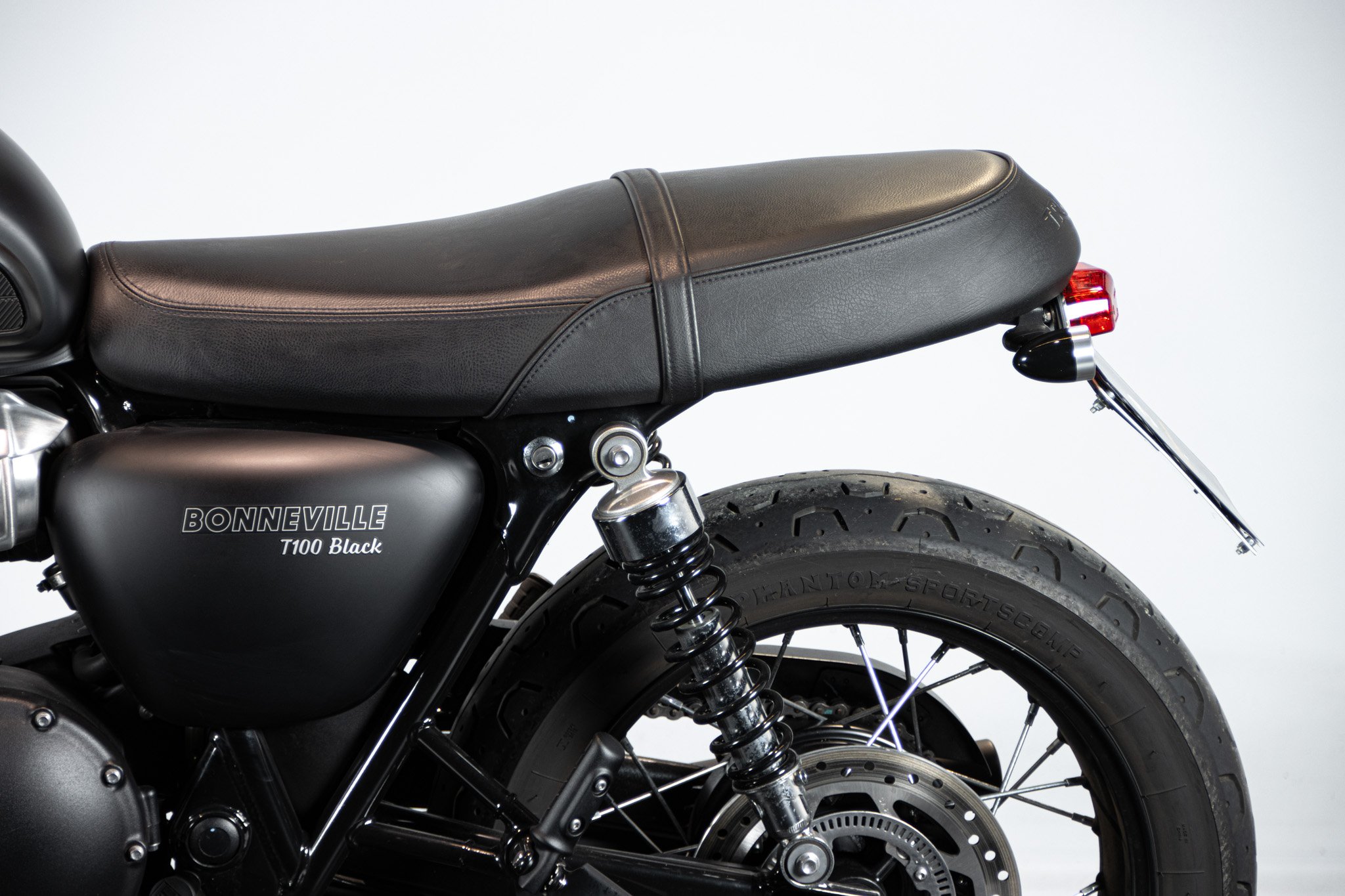 Triumph BONNEVILLE T100 BLACK 