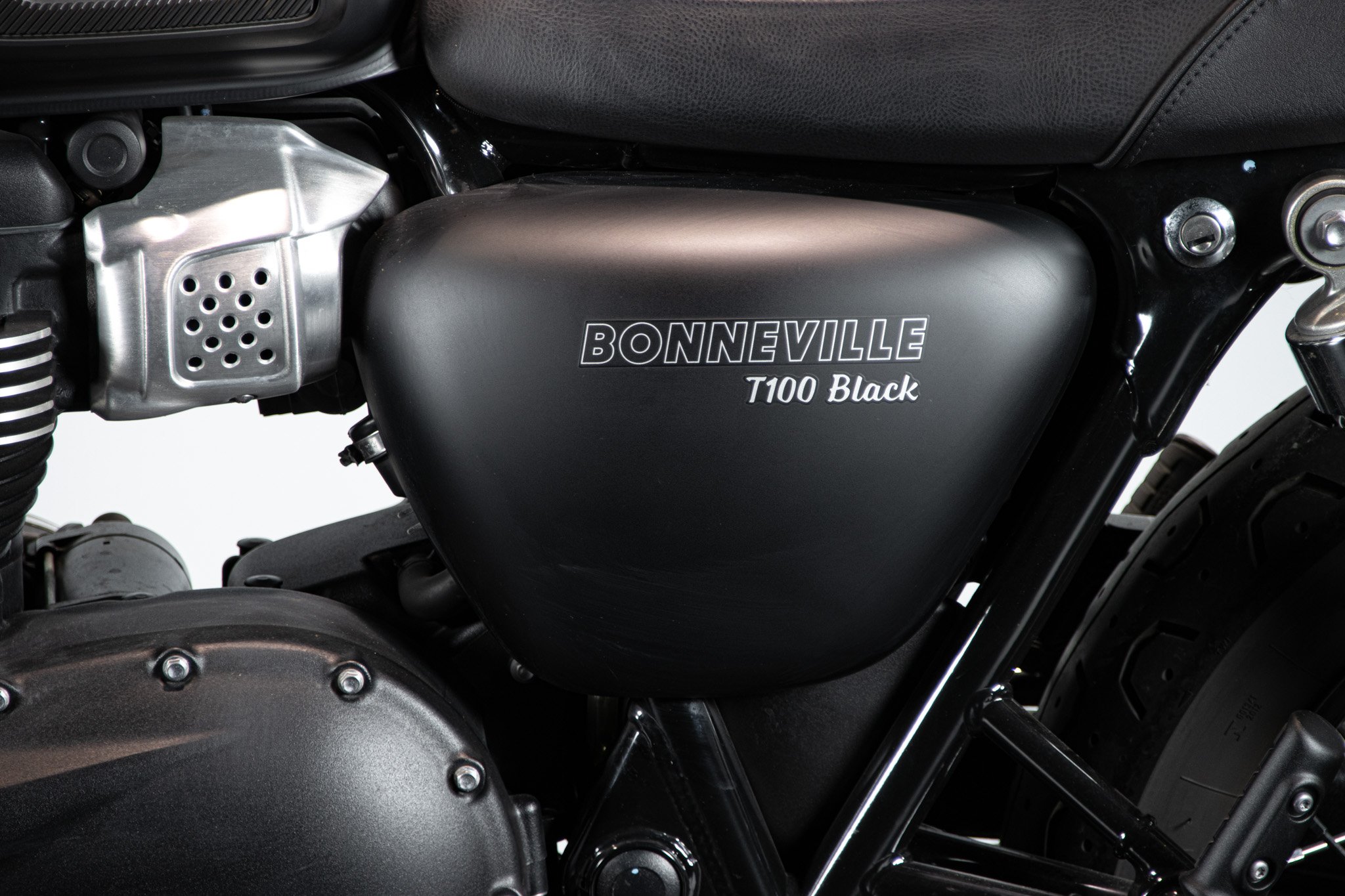Triumph BONNEVILLE T100 BLACK 