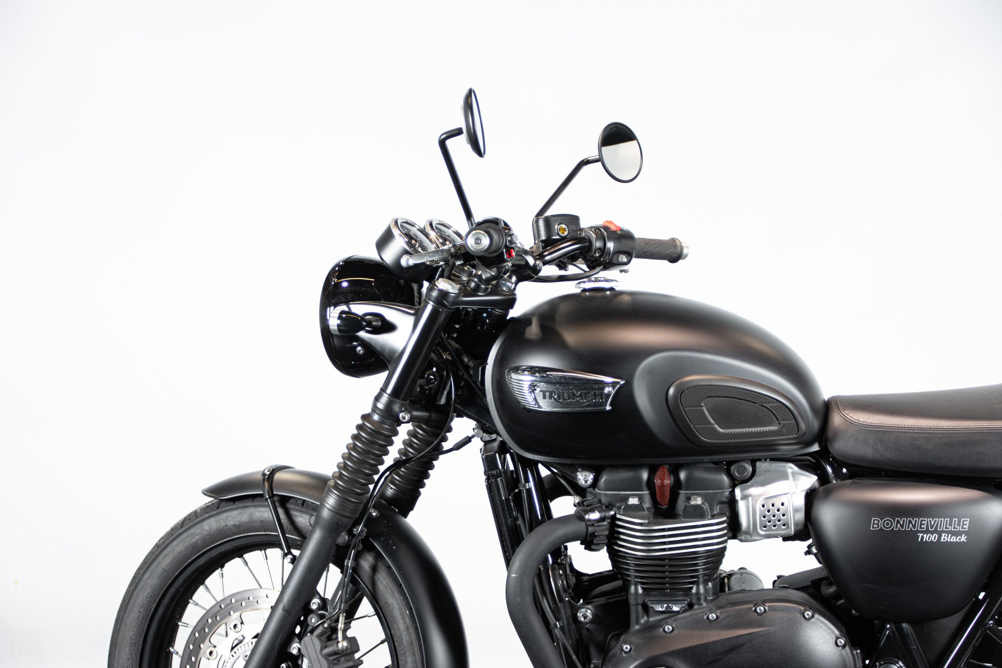 Triumph BONNEVILLE T100 BLACK 